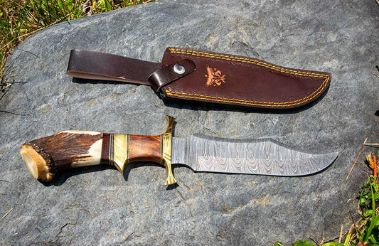 Damascus Steel Tactical Hunting Knife – 8" Blade, Stag Horn Handle.