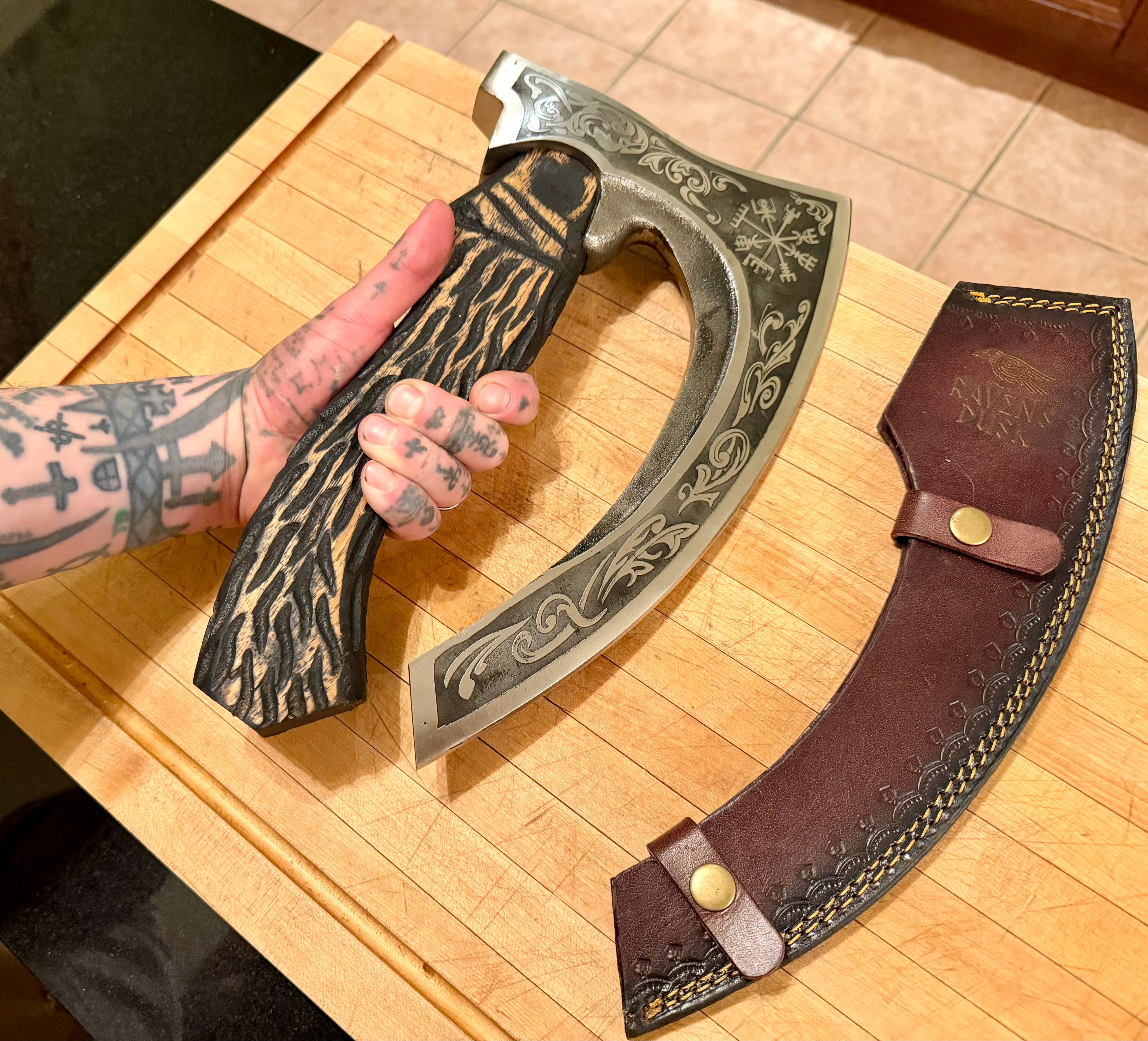 Handmade Viking Pizza Cutter Axe - Ulu Knife – Viking Design. Secondary image